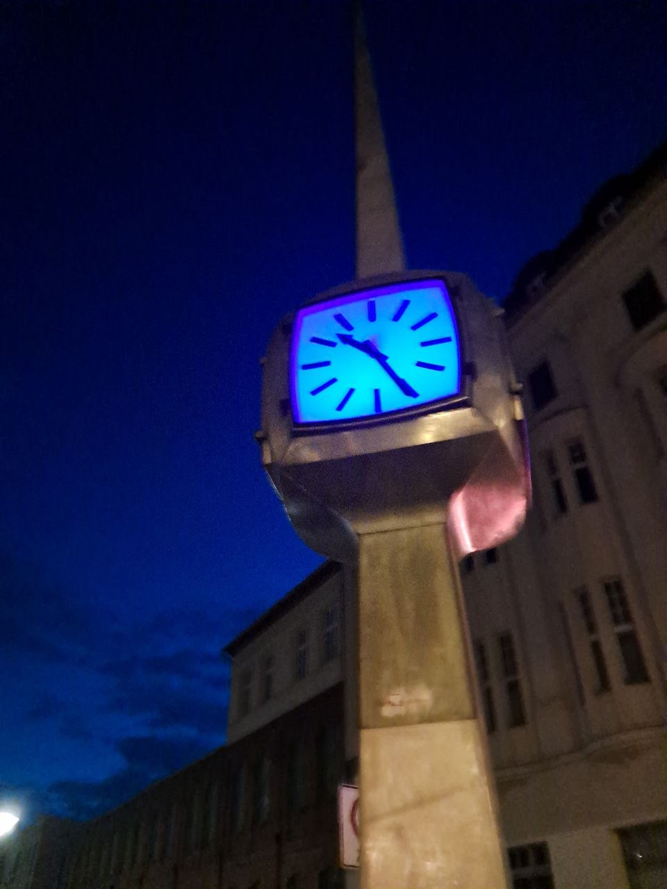 Leuchtender Uhrenturm