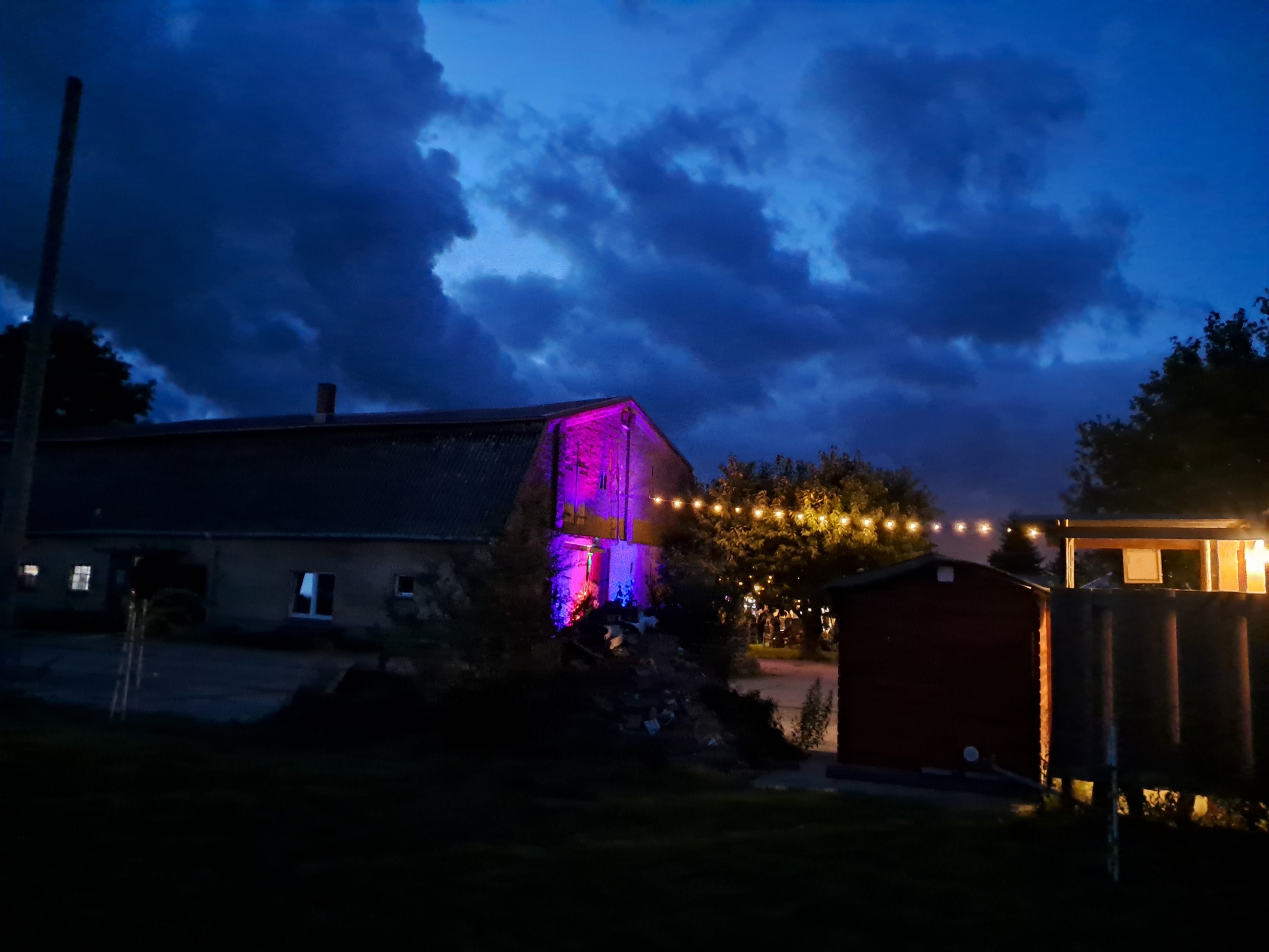 Festivalgelände bei Nacht